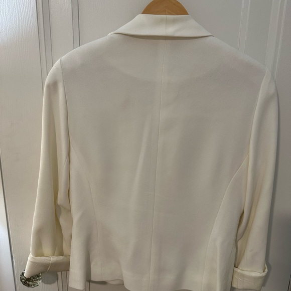 Women's Elegant Cream Blazer - Picture 5 of 5